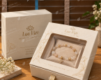 Hộp giấy có cửa sổ